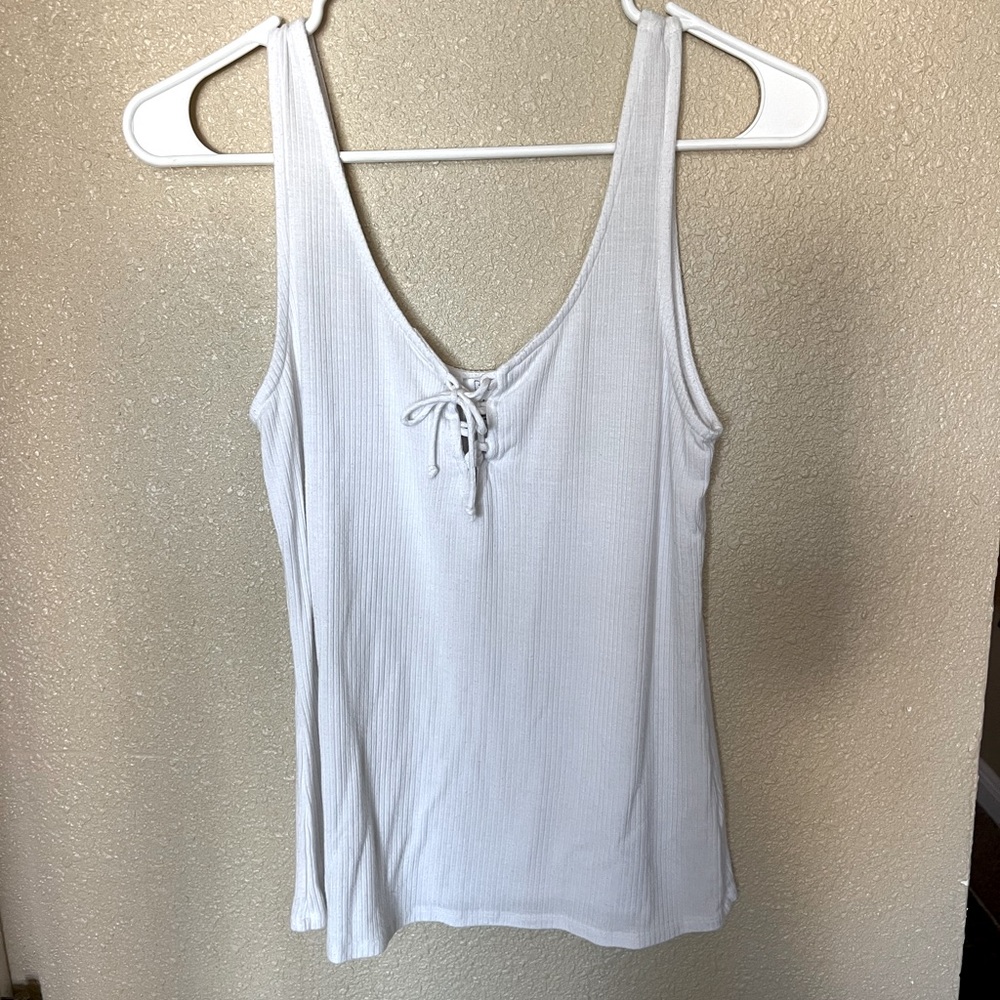 EUC Women’s BP (Brass Plum) White tie front tank top size small
